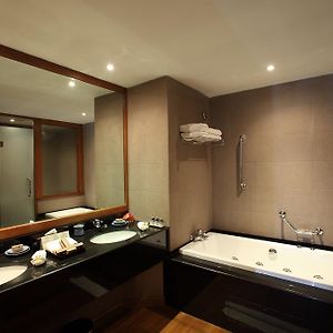 Executive Suite Sea View on Food Beverages